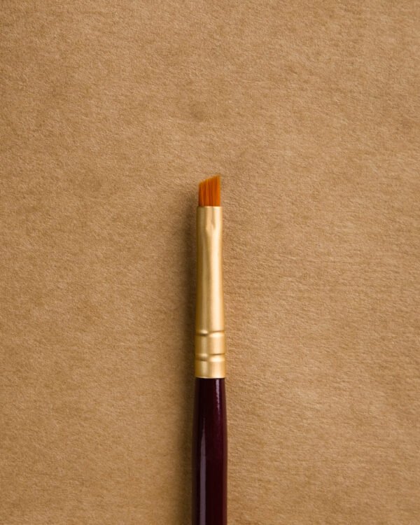 Angular Flat Lip Brush